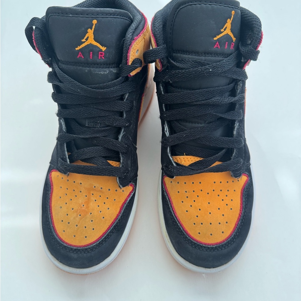 Nike Air Jordan 1 Mid SE Messy Room GS Black Vivid Orange Size 4Y